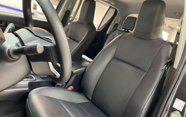 imagem-https://www.socarrao.com.br/sc-vehicle-images-prod/4422525/1792679123871-VE9ZT1RBIEhJTFVYIENEIC0gMjAyNCAtIENJTlpBIC0gVEFTMEoyMyAoMTQpLmpwZw.jpg
