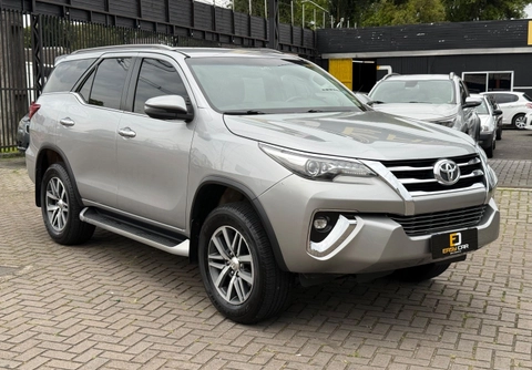 Toyota Hilux SW4 2019 Prata — foto 1 de 3