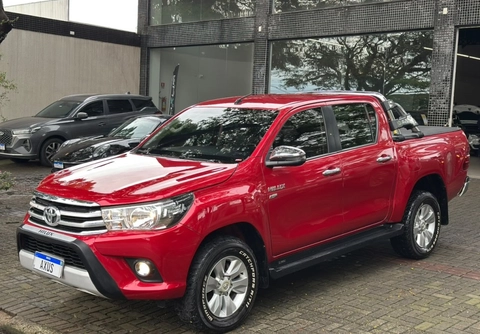 Toyota Hilux 2018 Vermelho — foto 1 de 3