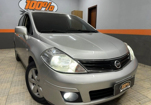Nissan TIIDA 2011 Prata — foto 1 de 3