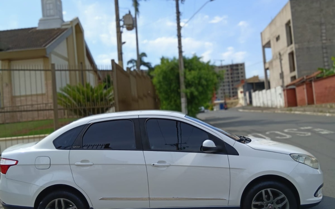 Fiat Grand Siena ESSENCE 1.6 Flex 16V 2014 Branco — foto 1 de 3