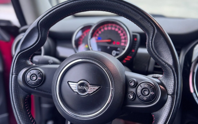 imagem-https://www.socarrao.com.br/sc-vehicle-images-prod/4422849/1792681720466-SU1HLTIwMjYxMDIxLVdBMDA4My5qcGc.jpg