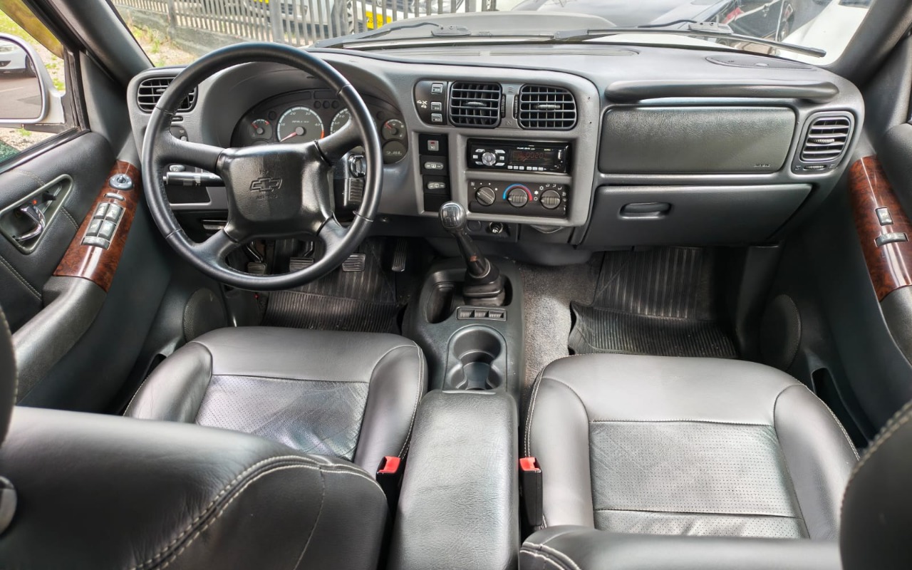 imagem-https://www.socarrao.com.br/sc-vehicle-images-prod/4422900/1792682032317-V2hhdHNBcHAgSW1hZ2UgMjAyNi0xMC0yMCBhdCAxNS4zNC40MC5qcGVn.jpeg