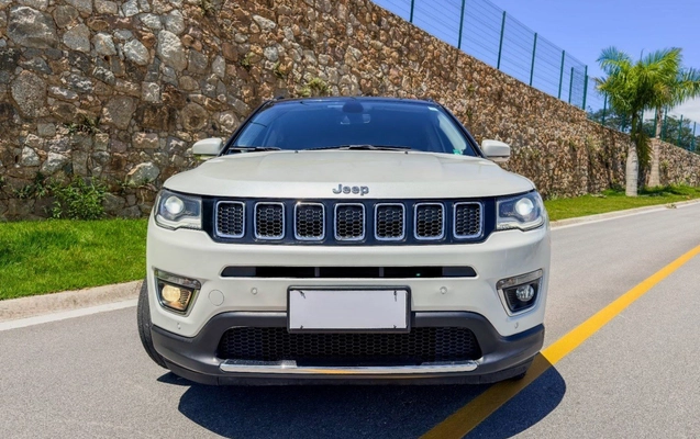 imagem-https://www.socarrao.com.br/sc-vehicle-images-prod/4423100/1792683631863-1_043945.jpg