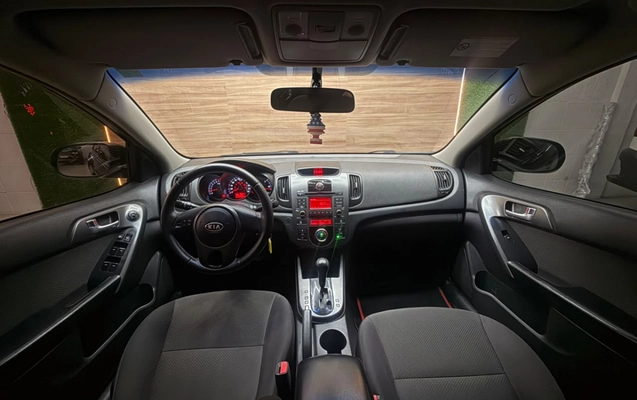 imagem-https://www.socarrao.com.br/sc-vehicle-images-prod/4423765/1792688993284-2gaJwFD5Slw9JctoCLHOk5dtxp6CN0Km.jpg