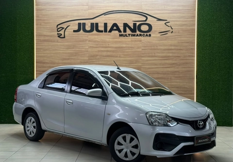Toyota Etios 2018 Prata — foto 1 de 3