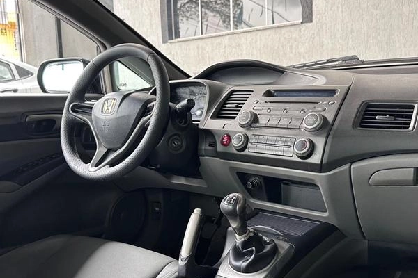 imagem-https://www.socarrao.com.br/sc-vehicle-images-prod/4423907/1792690078427-8596215_12_B_eb4fd56f9e.jpeg