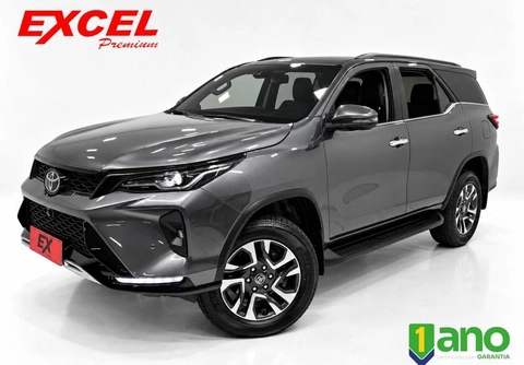 Toyota Hilux SW4 2025 Cinza — foto 1 de 3