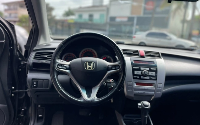 imagem-https://www.socarrao.com.br/sc-vehicle-images-prod/4424362/1792693635360-8b8ab36ae25d4bf7bb7343ddd7389247_1792693581031.jpg