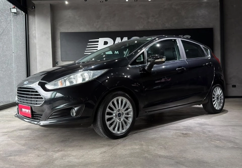 Ford Fiesta 2015 Preto — foto 1 de 3