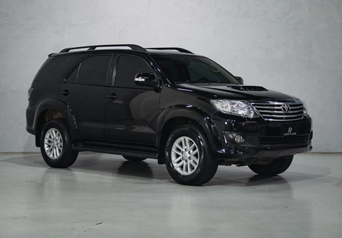 Toyota Hilux SW4 2015 Preto — foto 1 de 3