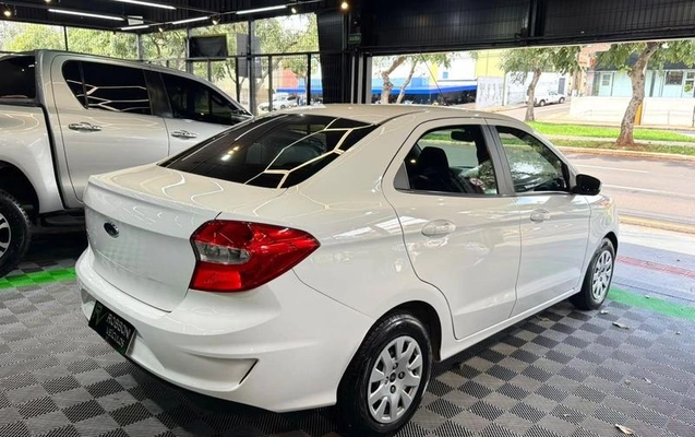 imagem-https://www.socarrao.com.br/sc-vehicle-images-prod/4425906/1792703598783-8559915_12_B_e15802a72b.jpeg
