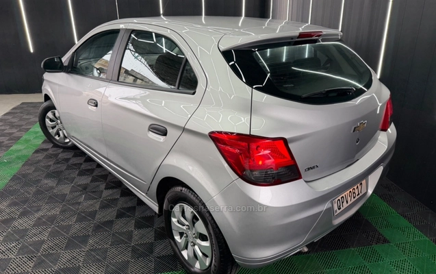 imagem-https://www.socarrao.com.br/sc-vehicle-images-prod/4425968/1792704048525-0f3edb9328e94a13c13bfc8cb79c0aeb_big.jpeg