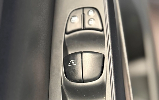 imagem-https://www.socarrao.com.br/sc-vehicle-images-prod/4425990/1792704218772-YzkwZTU5MzUtNjFjMy00MTM4LTk4MjctYTE1YTdlZjBmYTRkLmpwZWc.jpeg