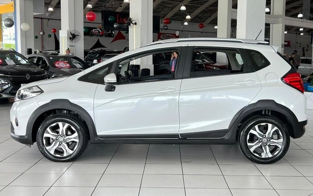 imagem-https://www.socarrao.com.br/sc-vehicle-images-prod/4426083/1792704809871-8565197_16_B_d7ef034009.jpeg
