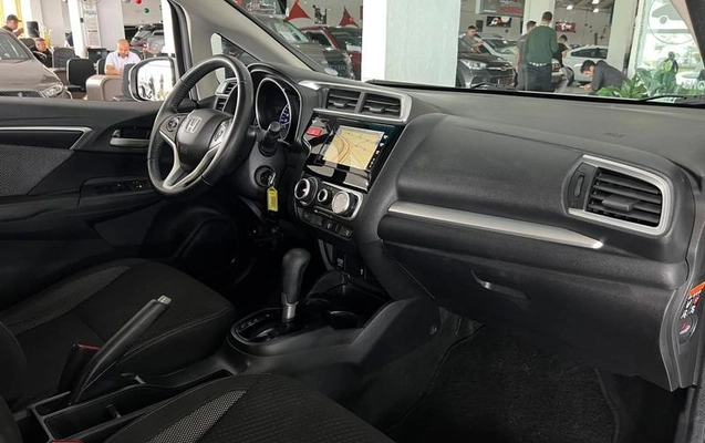 imagem-https://www.socarrao.com.br/sc-vehicle-images-prod/4426083/1792704809891-8565197_15_B_a72f53bf00.jpeg