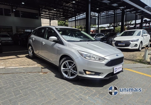 Ford Focus 2017 Prata — foto 1 de 3