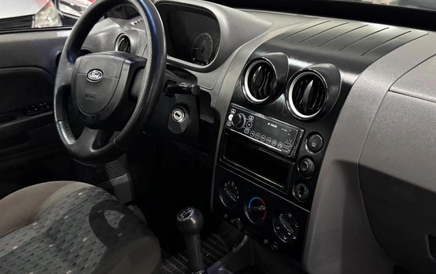 imagem-https://www.socarrao.com.br/sc-vehicle-images-prod/4426376/1792707226975-8597888_13_B_15b4384d0b.jpeg