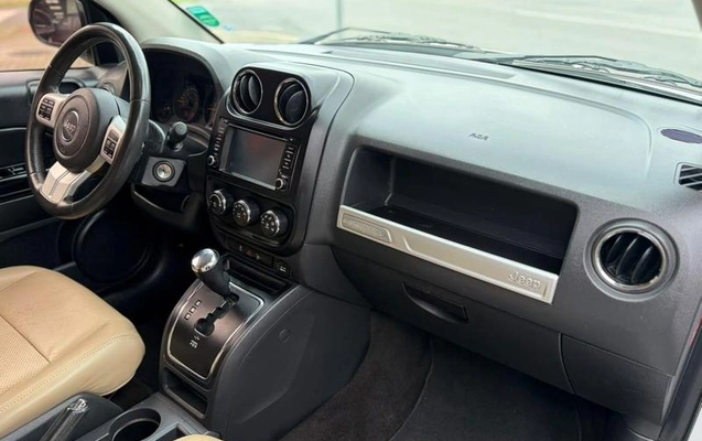imagem-https://www.socarrao.com.br/sc-vehicle-images-prod/4430863/1792755962502-8548612_12_B_f65f6bf246.jpeg