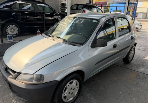 Chevrolet Celta 2005 Prata — foto 1 de 3