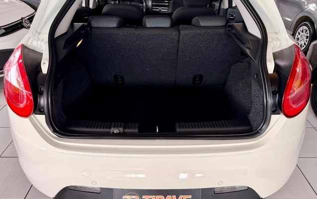 imagem-https://www.socarrao.com.br/sc-vehicle-images-prod/4431757/1792781668532-8584335_15_B_bef4bda345.jpeg