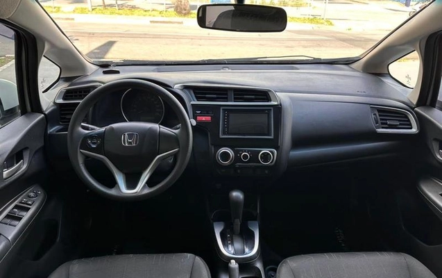 imagem-https://www.socarrao.com.br/sc-vehicle-images-prod/4432248/1792766230732-8581392_9_B_6087e2511f.jpeg