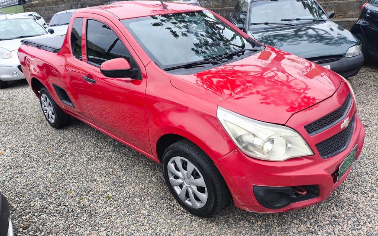 Chevrolet Montana 2015 Vermelho — foto 1 de 3