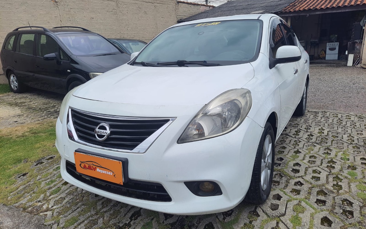 Nissan VERSA 2014 Branco — foto 1 de 3
