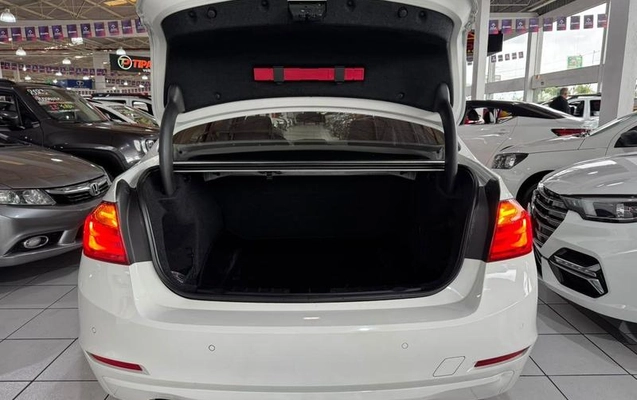 imagem-https://www.socarrao.com.br/sc-vehicle-images-prod/4432973/1792772048100-8583856_7_B_1803f76a6d.jpeg