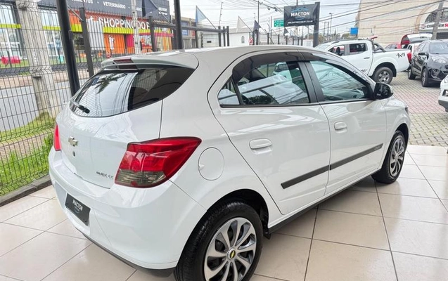 imagem-https://www.socarrao.com.br/sc-vehicle-images-prod/4433000/1792772747530-8600255_3_B_7b30685ed9.jpeg