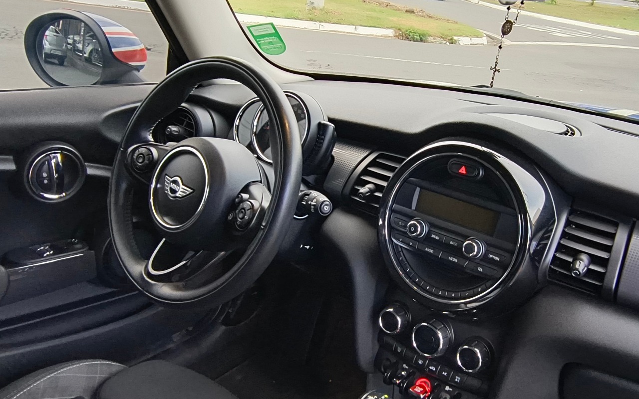 imagem-https://www.socarrao.com.br/sc-vehicle-images-prod/4433099/1792773374083-TUlOSSBDVVBFUiAyMDE3IDYuanBn.jpg