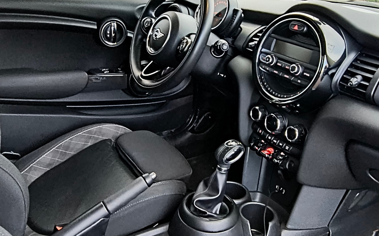 imagem-https://www.socarrao.com.br/sc-vehicle-images-prod/4433099/1792773374808-TUlOSSBDVVBFUiAyMDE3IDUuanBn.jpg