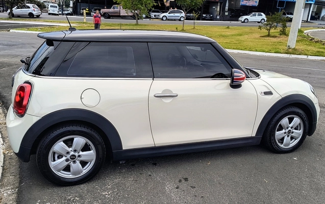 imagem-https://www.socarrao.com.br/sc-vehicle-images-prod/4433099/1792773374937-TUlOSSBDVVBFUiAyMDE3LmpwZw.jpg