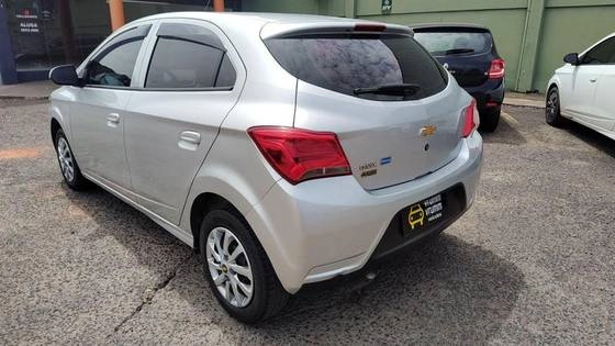 imagem-https://www.socarrao.com.br/sc-vehicle-images-prod/4433164/1792773716684-chevrolet-onix-1.0-mpfi-lt-8v-flex-4p-manual-wmimagem11045419886.jpg