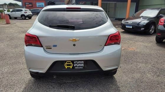 imagem-https://www.socarrao.com.br/sc-vehicle-images-prod/4433164/1792773716686-chevrolet-onix-1.0-mpfi-lt-8v-flex-4p-manual-wmimagem11045497162.jpg