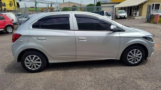 imagem-https://www.socarrao.com.br/sc-vehicle-images-prod/4433164/1792773716689-chevrolet-onix-1.0-mpfi-lt-8v-flex-4p-manual-wmimagem11045619278.jpg