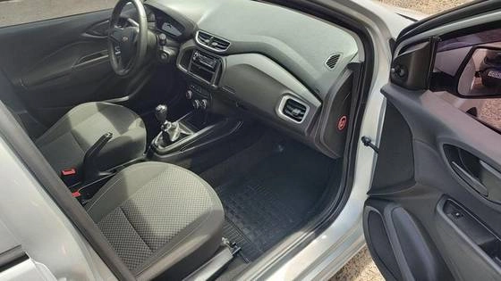 imagem-https://www.socarrao.com.br/sc-vehicle-images-prod/4433164/1792773716706-chevrolet-onix-1.0-mpfi-lt-8v-flex-4p-manual-wmimagem11050099577.jpg