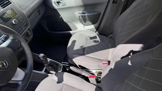 imagem-https://www.socarrao.com.br/sc-vehicle-images-prod/4433165/1792773717084-renault-kwid-1.0-12v-sce-flex-zen-manual-wmimagem16250451243.jpg