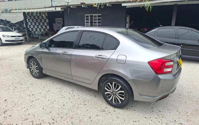 imagem-https://www.socarrao.com.br/sc-vehicle-images-prod/4433199/1792774137793-8600367_9_B_3ee23cf4bc.jpeg