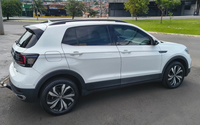 imagem-https://www.socarrao.com.br/sc-vehicle-images-prod/4433210/1792774066675-SU1HXzIwMjYwMjE0XzE1MTIxNTUwMF9IRFJ-Mi5qcGc.jpg