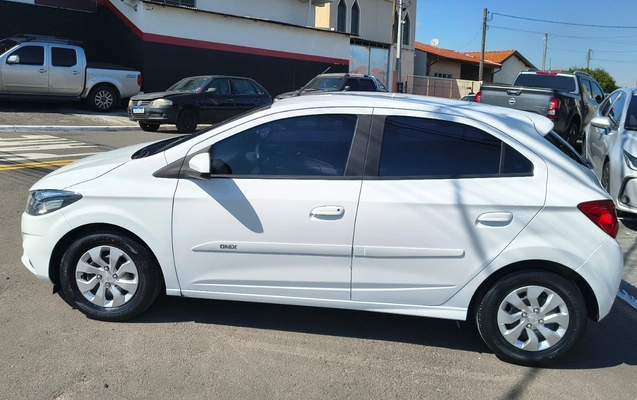 imagem-https://www.socarrao.com.br/sc-vehicle-images-prod/4433501/1792776440242-SU1HXzIwMjYwNzI3XzEyMDkzMzQyNl9IRFJ-Mi5qcGc.jpg