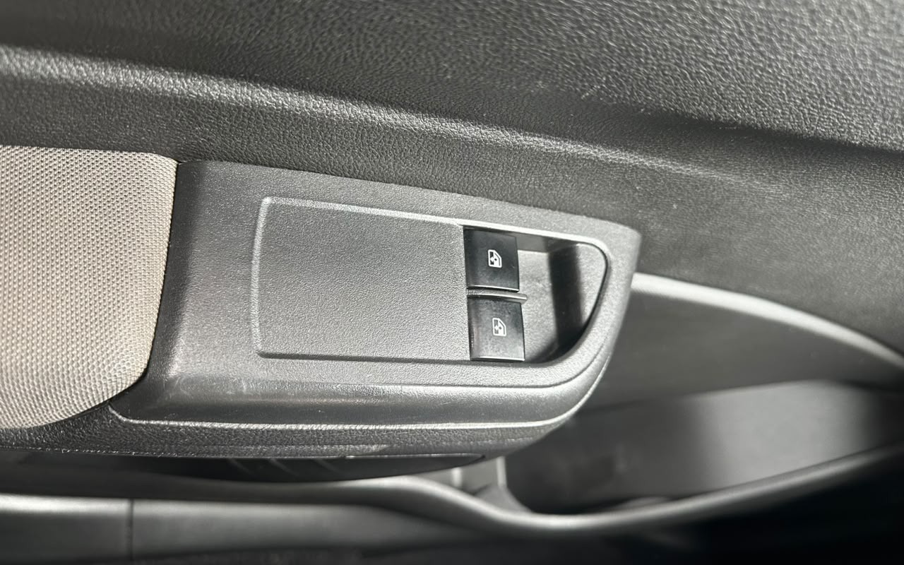 imagem-https://www.socarrao.com.br/sc-vehicle-images-prod/4433624/1792777522458-V2hhdHNBcHAgSW1hZ2UgMjAyNi0xMC0yMyBhdCAxNC4wMy4zOSAoMykuanBlZw.jpeg