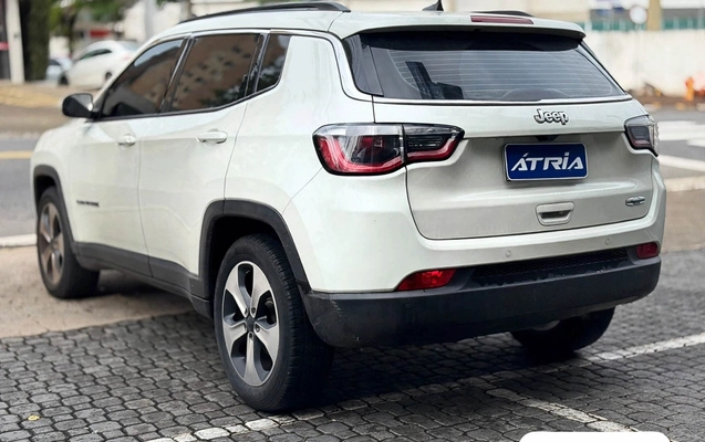 imagem-https://www.socarrao.com.br/sc-vehicle-images-prod/4434384/1792786824684-30c0b841-d9e6-4e97-9b72-13741839b3ef.jpg
