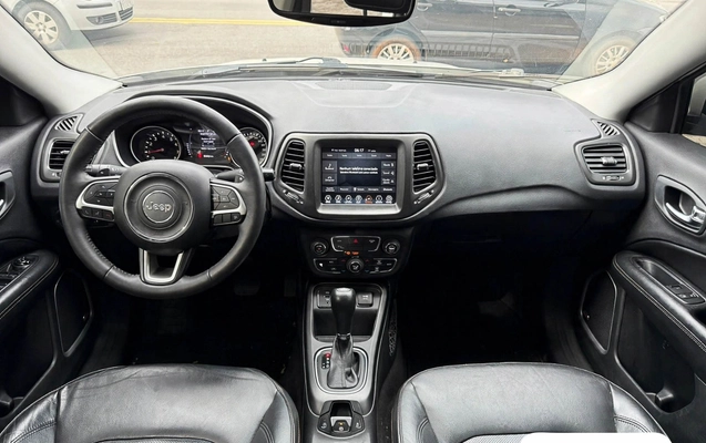 imagem-https://www.socarrao.com.br/sc-vehicle-images-prod/4434384/1792786824690-bbba2ad7-9d8a-42a2-afb5-8c8343dcb888.jpg
