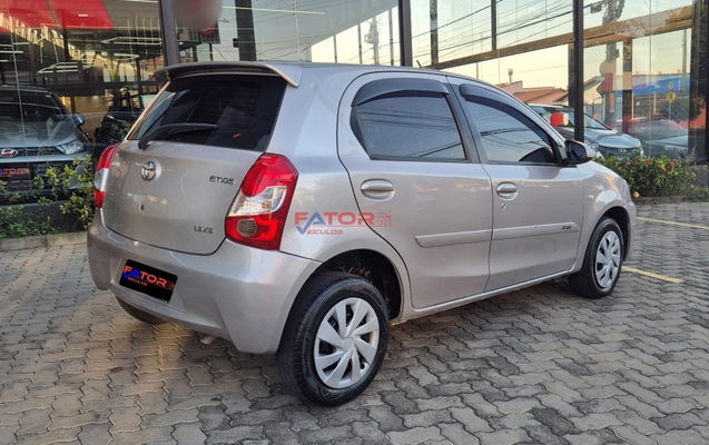 imagem-https://www.socarrao.com.br/sc-vehicle-images-prod/4434616/1792783408887-5a8d902c883d423082f3fb30a03bb13a_1792776065863.jpg