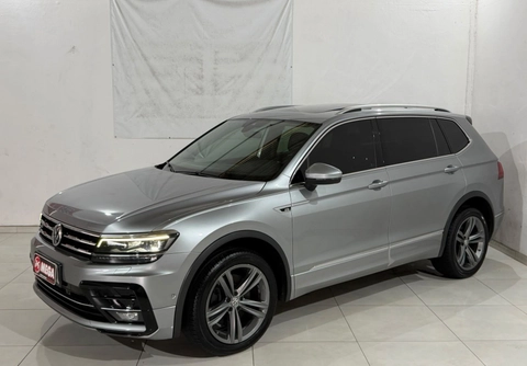 Volkswagen Tiguan 2021 Prata — foto 1 de 3