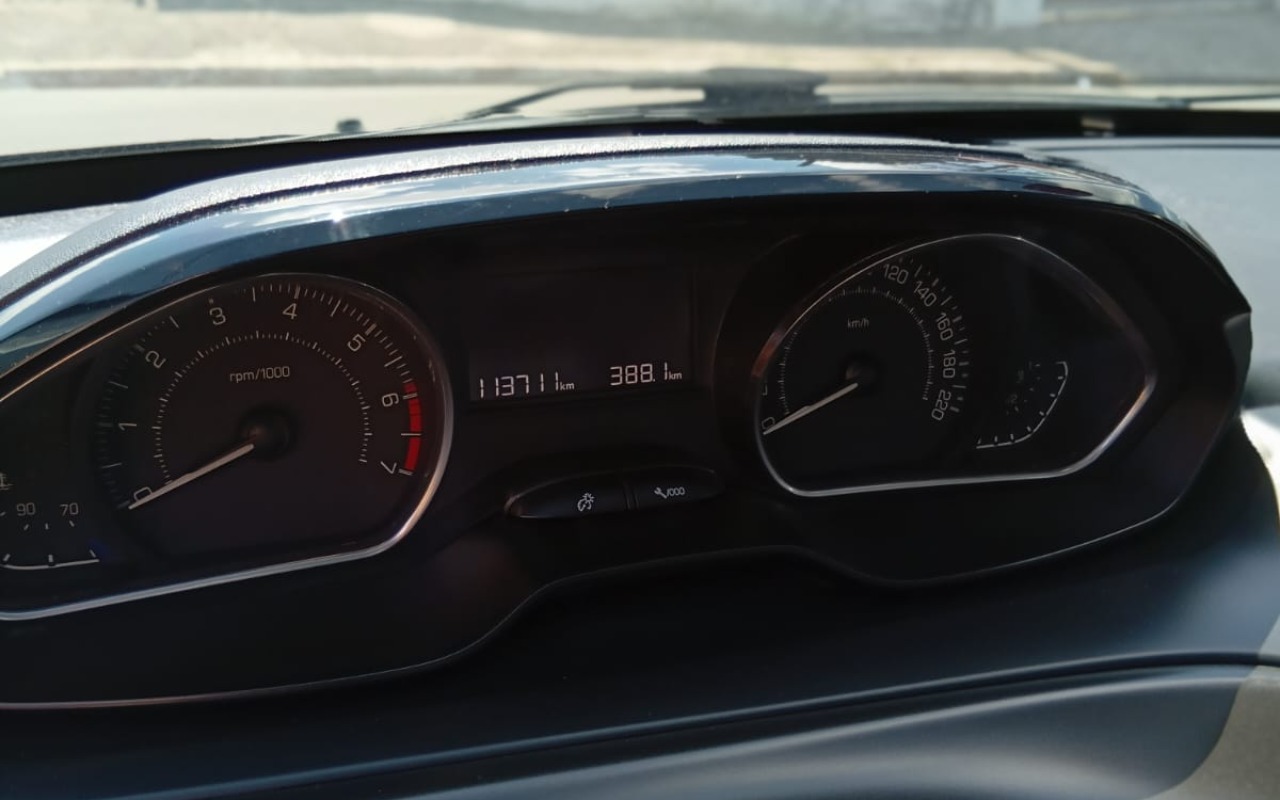 imagem-https://www.socarrao.com.br/sc-vehicle-images-prod/4434785/1792784608559-UGV1Z2VvdCAyMDA4XzEuanBlZw.jpeg
