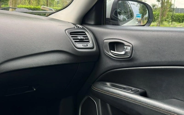 imagem-https://www.socarrao.com.br/sc-vehicle-images-prod/4434830/1792784932348-8566063_16_B_939b18cd69.jpeg