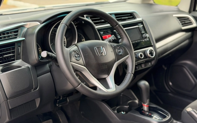 imagem-https://www.socarrao.com.br/sc-vehicle-images-prod/4434957/1792788910657-76c73862-b9f1-406b-a9de-311a90f34386.jpg
