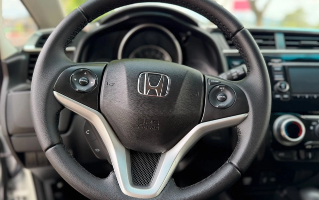 imagem-https://www.socarrao.com.br/sc-vehicle-images-prod/4434957/1792788910658-e9791937-4f4e-4e95-afff-58a3ae13d94b.jpg